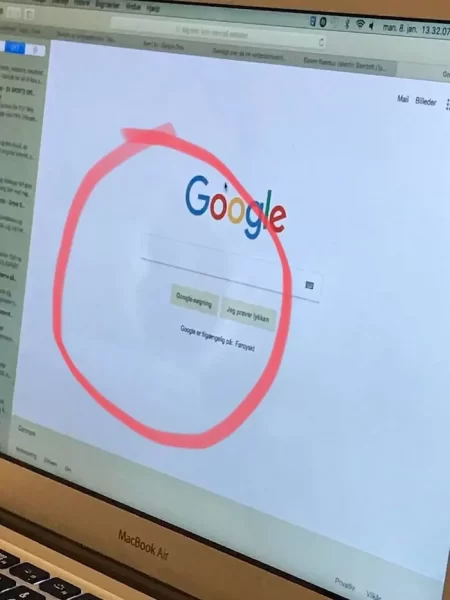 over shadow issue on macbook screen
