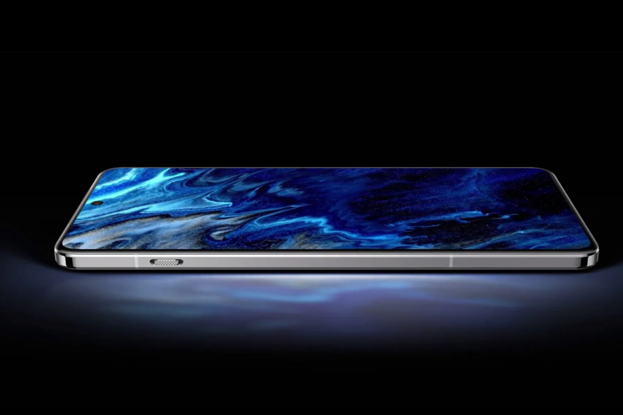 OnePlus 13 with flat screen